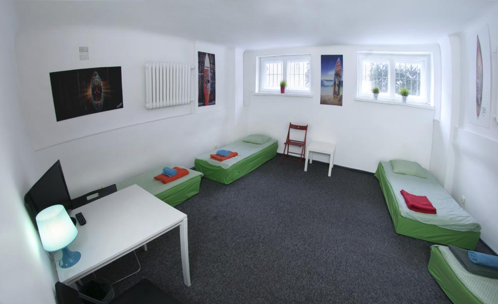 Wierzbno Hostel Варшава Екстер'єр фото